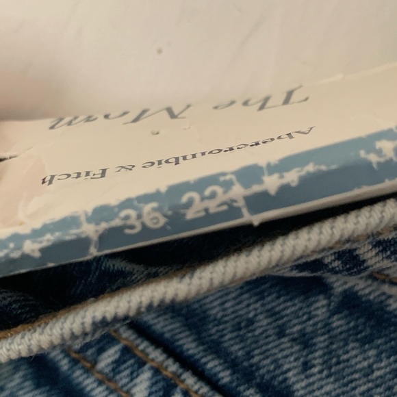 Abercrombie & Fitch Mom High Rise Womens 36/22 Leg Distressed Blue Jeans New - Picture 5 of 6